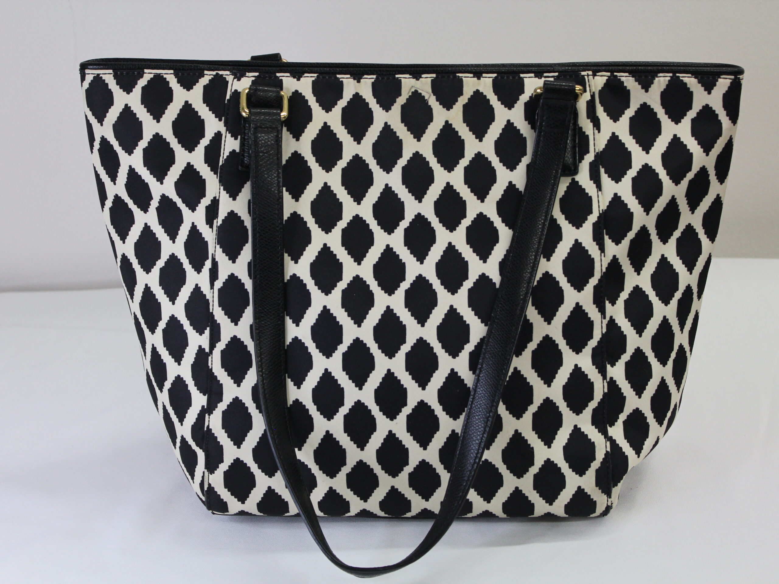 Vera Bradley Vintage Black & White Shoulder Bag - Image 4