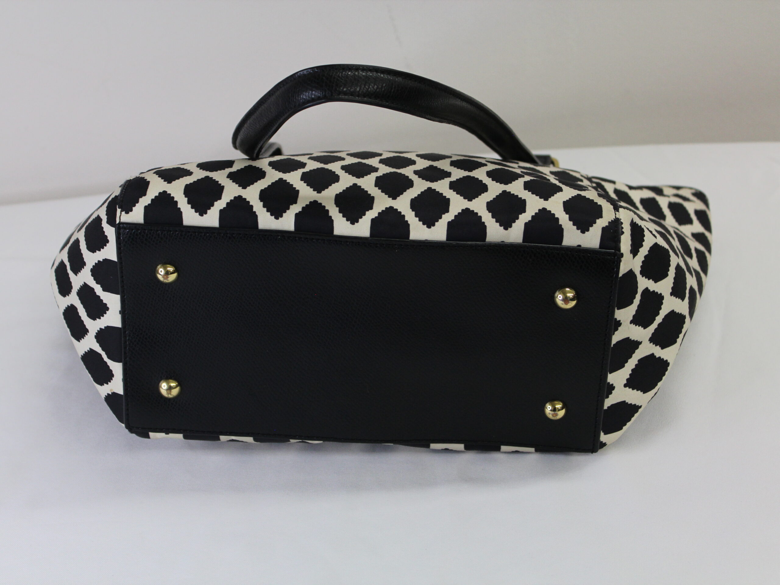 Vera Bradley Vintage Black & White Shoulder Bag - Image 5