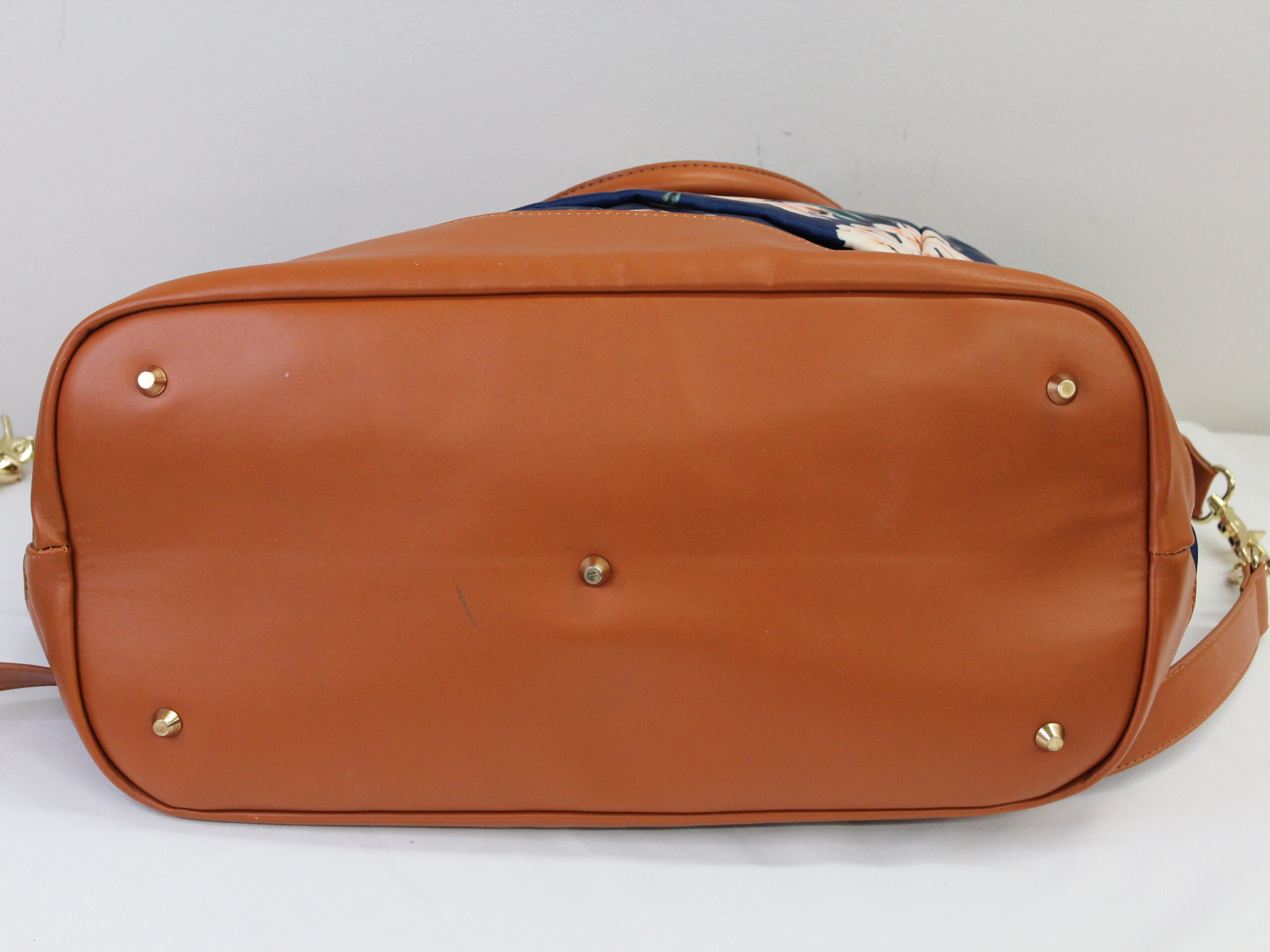 Unbranded Vintage Blue Floral Tote with Strap - Image 4