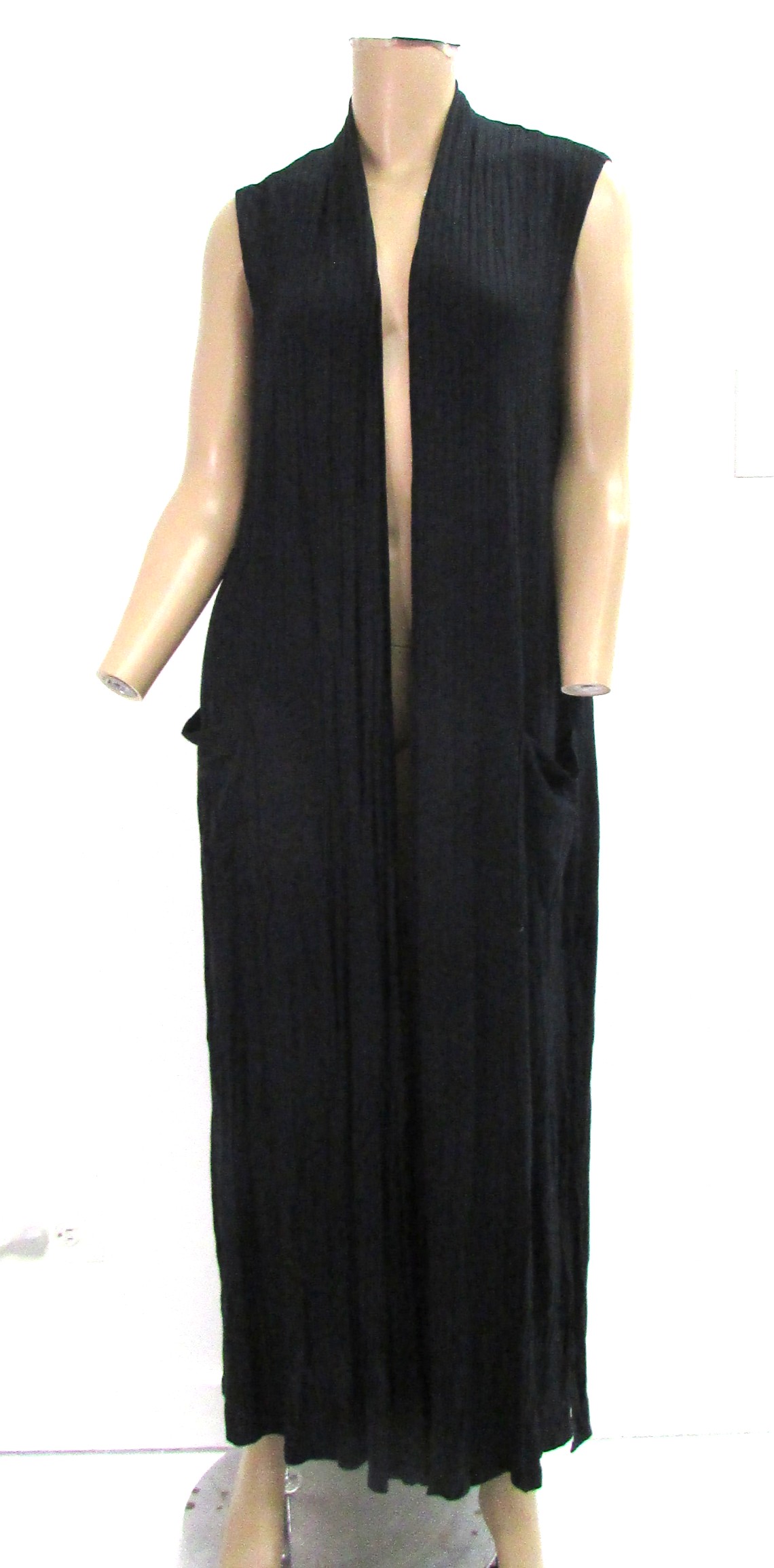 Blu heaven Long Black Sleeveless Sweater Vest Size L