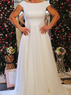 Essense of Australia Solid A-line Bridal Gown Size 12