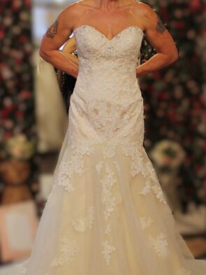 Essense of Australia Ivory Lace Beaded Gown Size 12