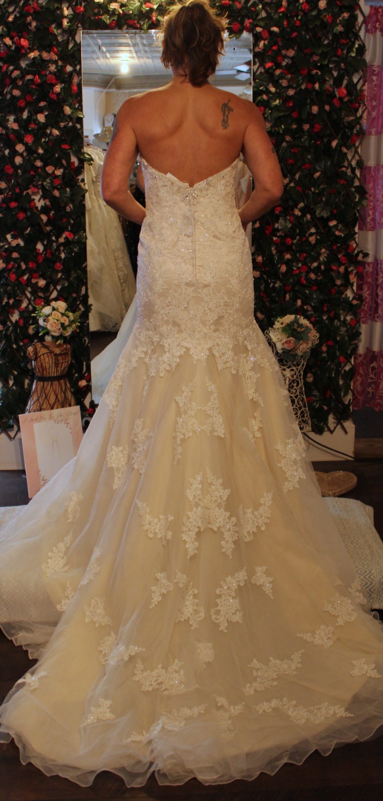 Essense of Australia Ivory Lace Beaded Gown Size 12 - Image 2