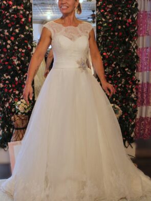 Mori Lee by Madeline Gardner Ivory Puffy Gown Size 10