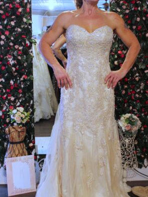 Stella York Ivory Lace Beaded Bridal Gown Size 12