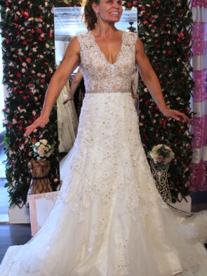 Jasmine Bridal Haute Couture Ivory Champagne Lace Bridal Gown Size 10