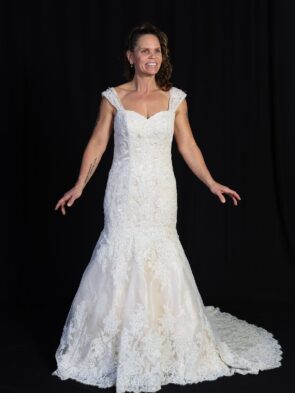 Uinbranded Ivory Beige Lace Beaded Bridal Gown Size 10