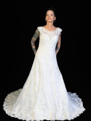 Mori Lee Madeline Gardner Ivory Lace over Satin Bridal Gown Size 10