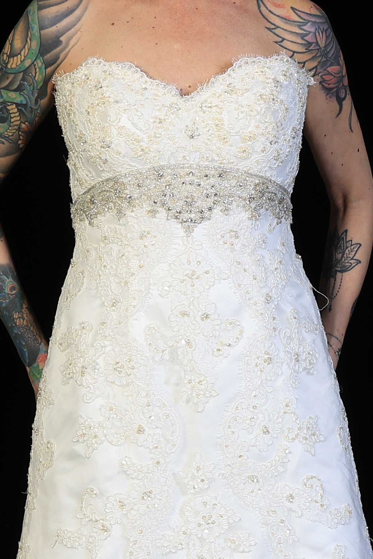 Casablanca Bridal Ivory Lace w Silver Jeweled Bridal Gown Size 11 - Image 2