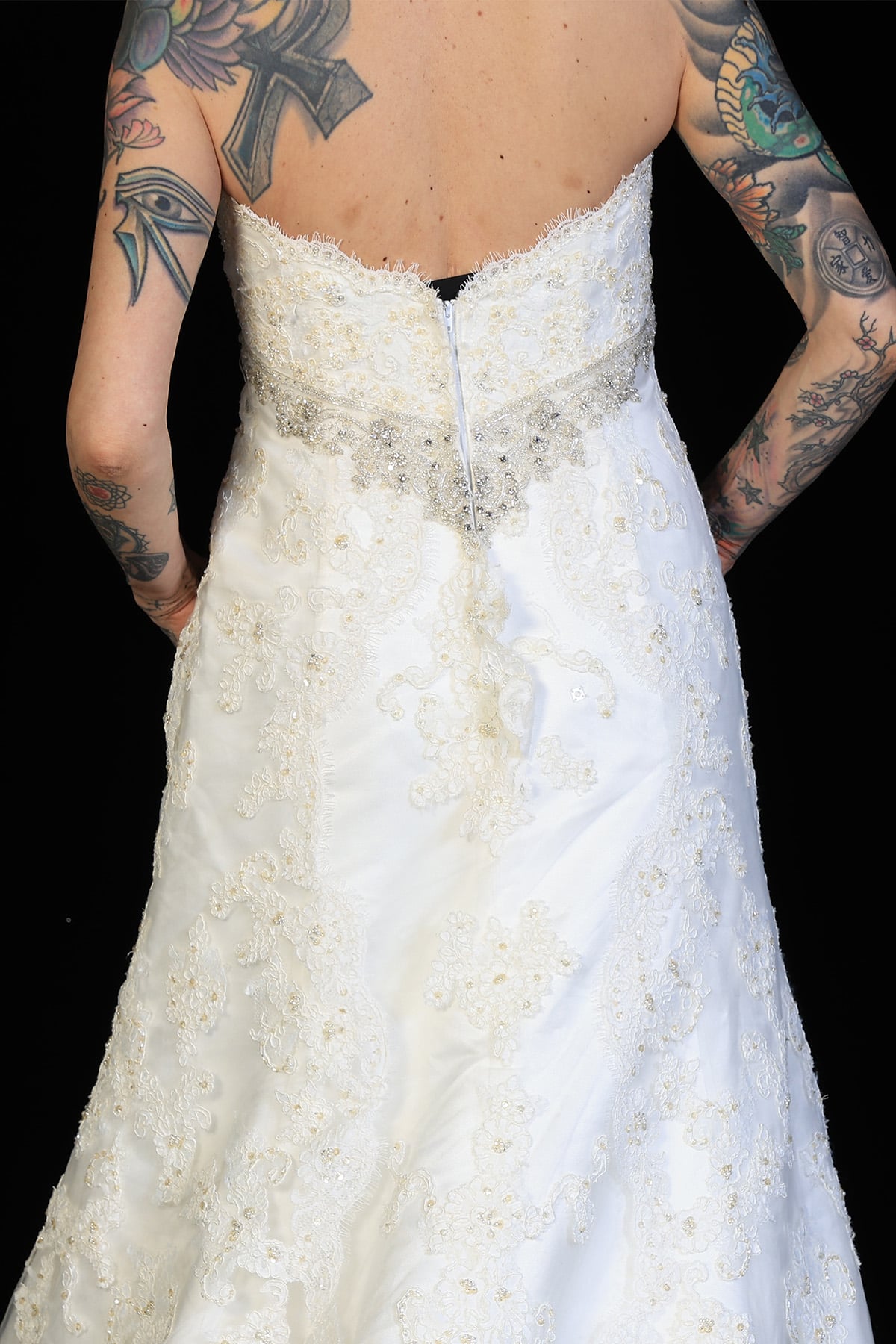Casablanca Bridal Ivory Lace w Silver Jeweled Bridal Gown Size 11 - Image 3