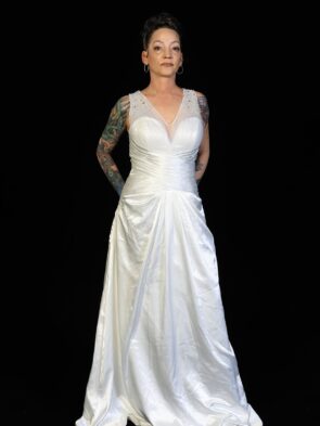 Unbranded Satin Bridal Gown w Pearl Accent Size 10