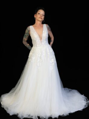 Romantic Bridal Ivory Lace Raised Floral Bridal Gown Size 8