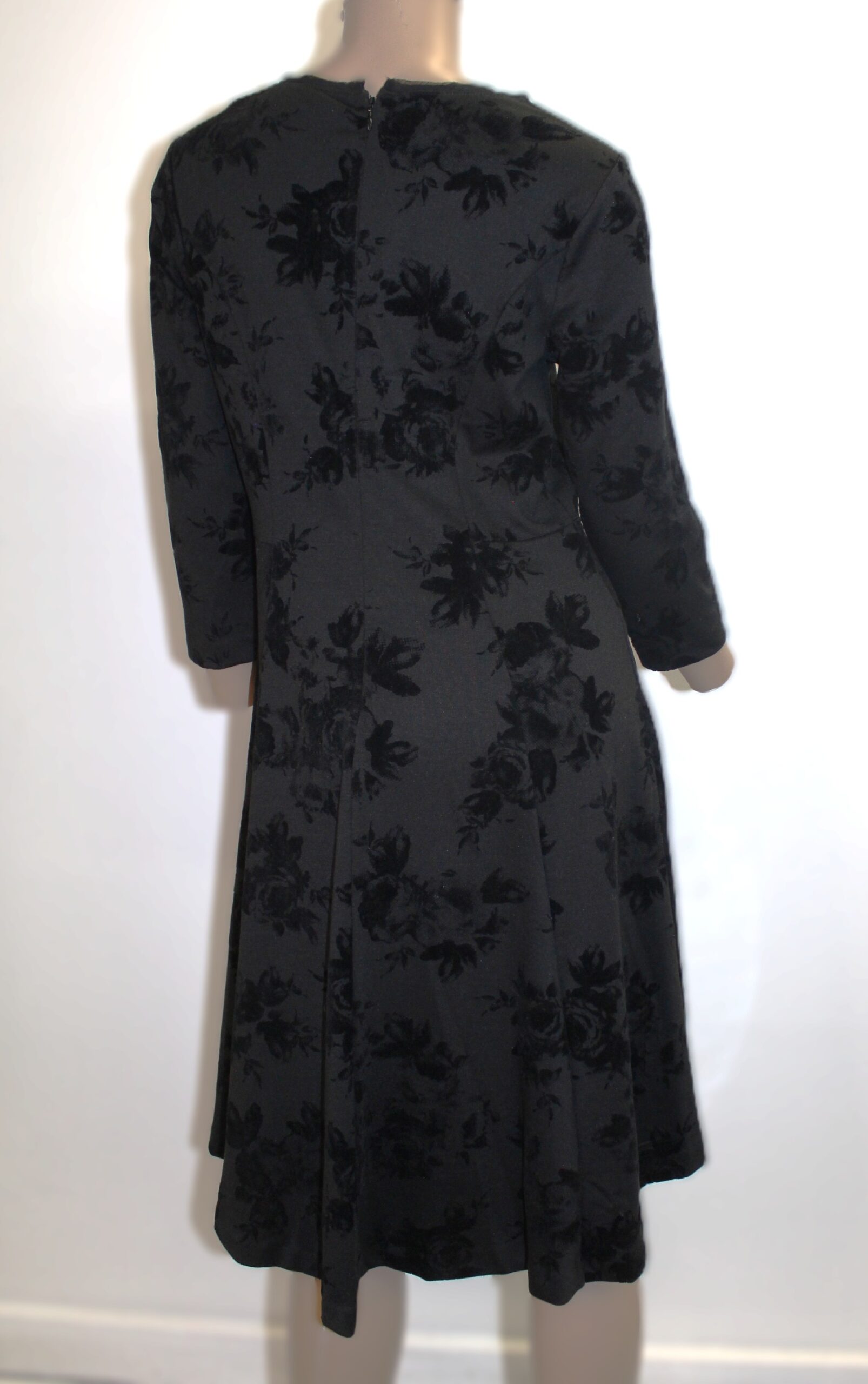Simply Vera Vintage Black Dress w Velvet Floral Patern Size S - Image 3