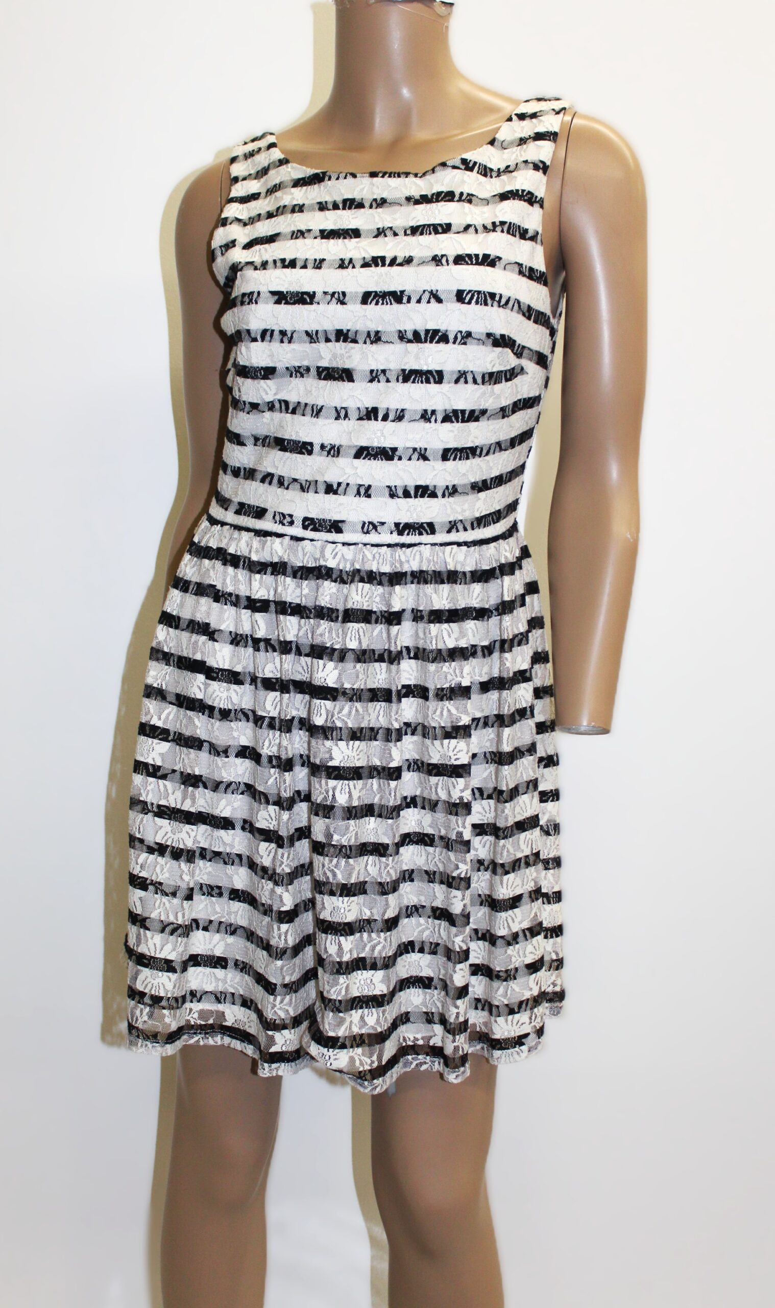 City Triangles Vintage Dress w Sheer Outer & White Liner Size 7