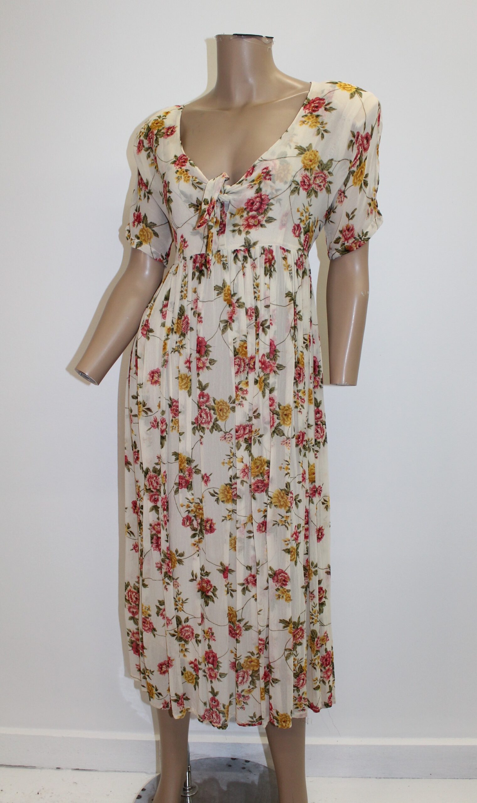 Nostalgia Vintage Long Dress w Floral Print and Pleated Skirt Size 9/10