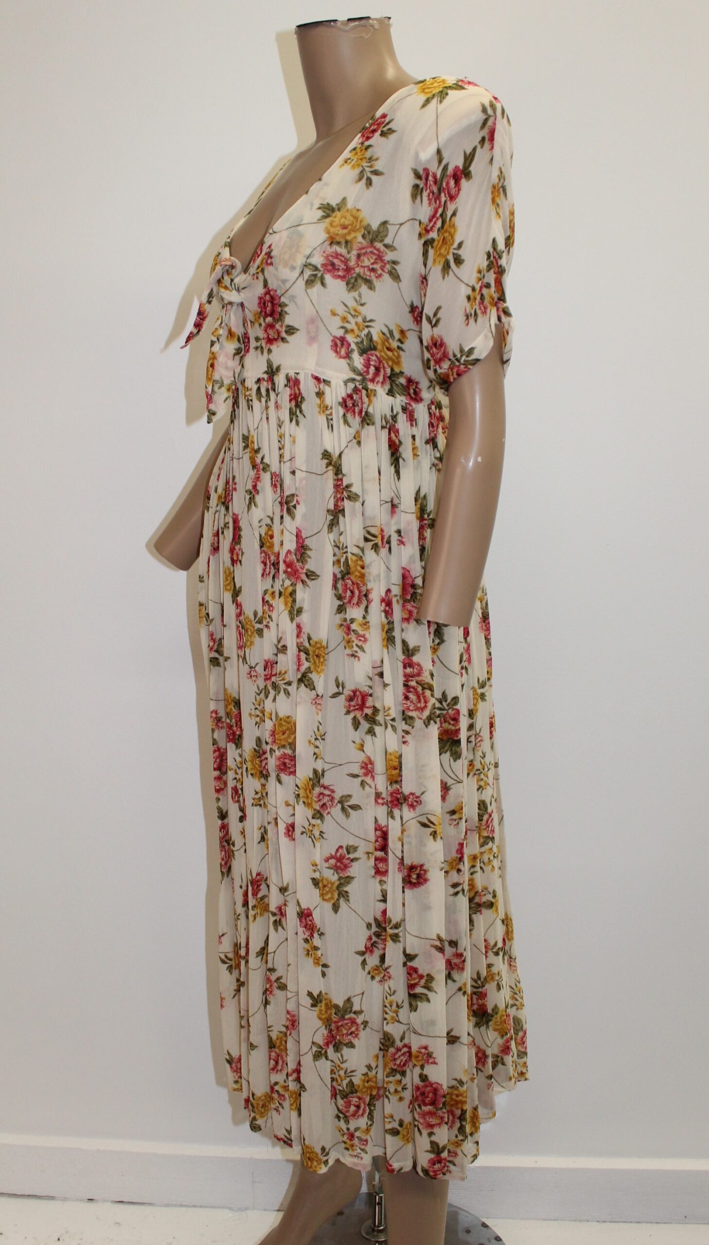 Nostalgia Vintage Long Dress w Floral Print and Pleated Skirt Size 9/10 - Image 2