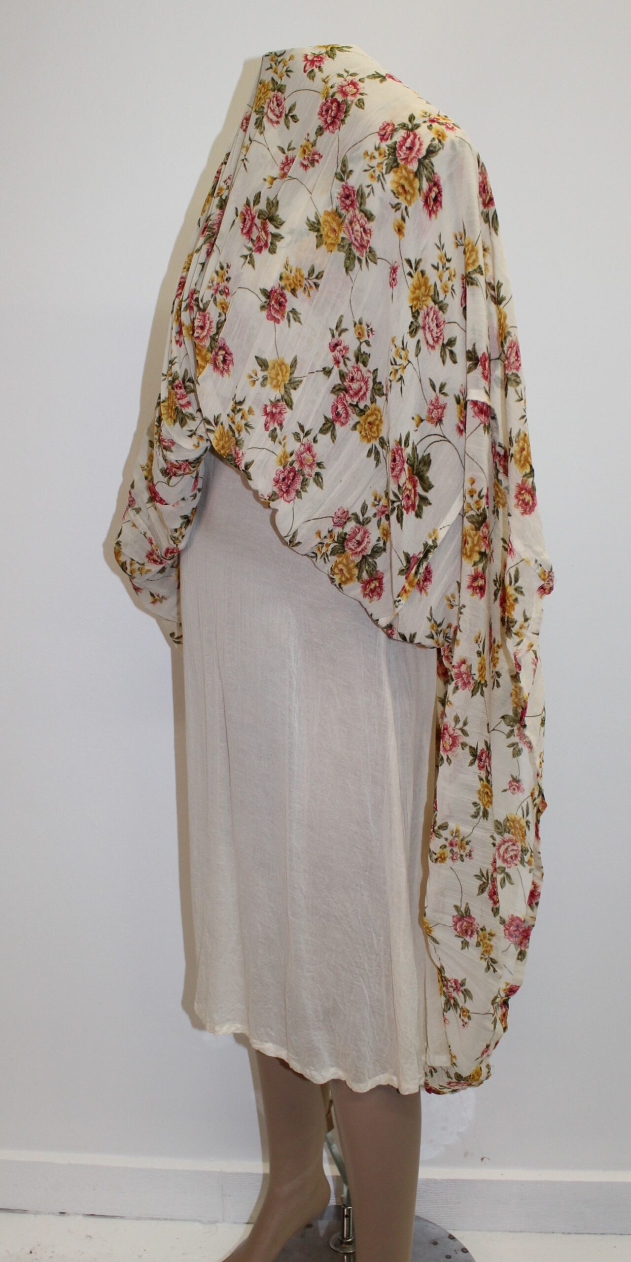 Nostalgia Vintage Long Dress w Floral Print and Pleated Skirt Size 9/10 - Image 3